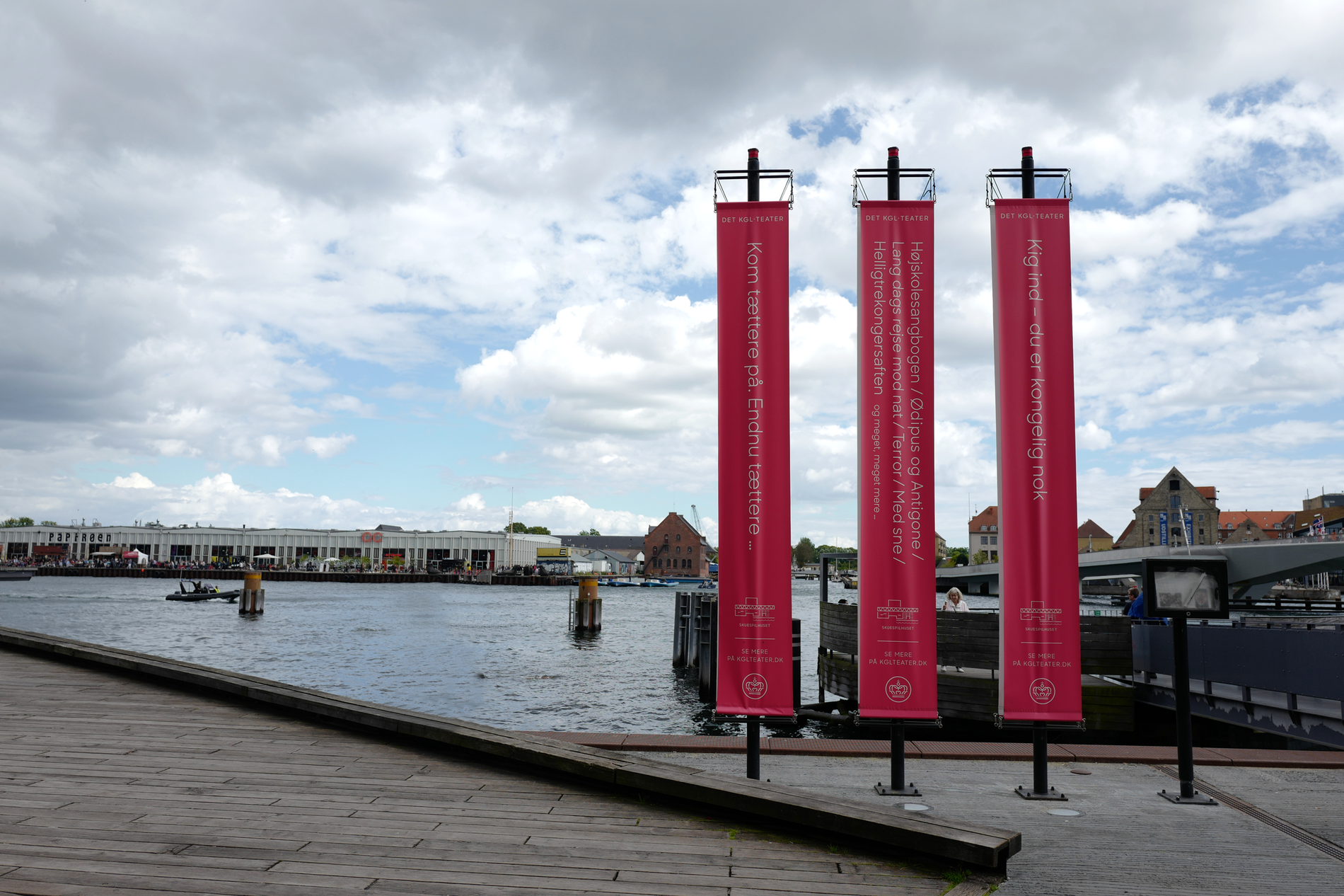 Sharp-Type-KGL-Theater-OOH-River-BannerFlags